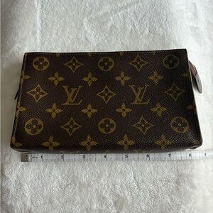 RARE Authentic Louis Vuitton Vintage Monogram Canvas Toiletry Pouch Date 1983